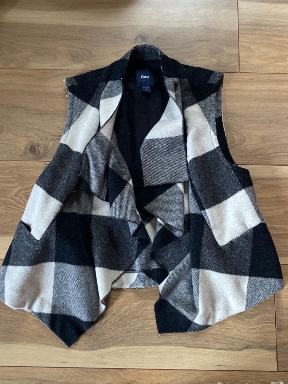 Gap black and white cream crop vest